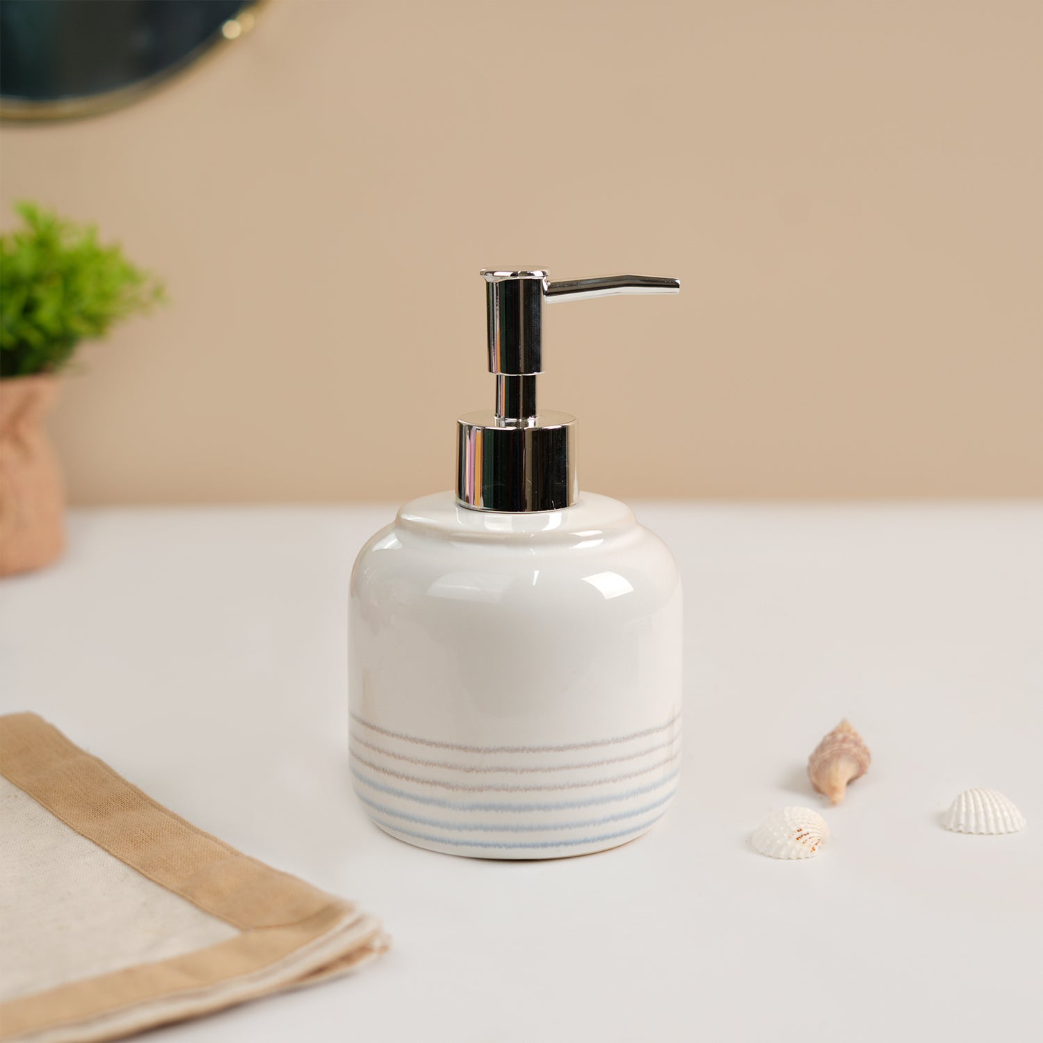 VON CASA Fine-Lined White Ceramic Bathroom Set (Set Of 2)