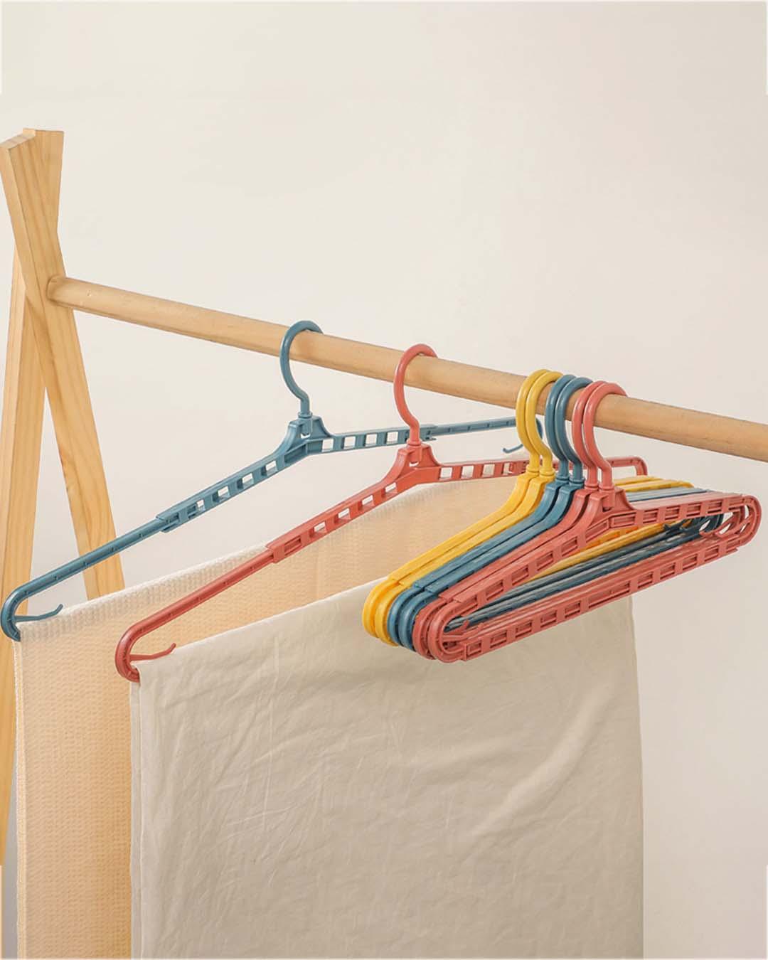 Extendable Hanger, Deep Sea Green, Plastic - MARKET 99