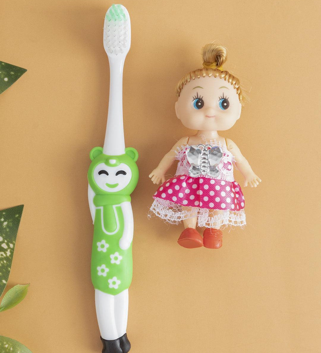 Market 99 Kids Toothbrush Set Of 2 Pcs (Assorted), Car & Doll, Assorted, Plastic - MARKET 99