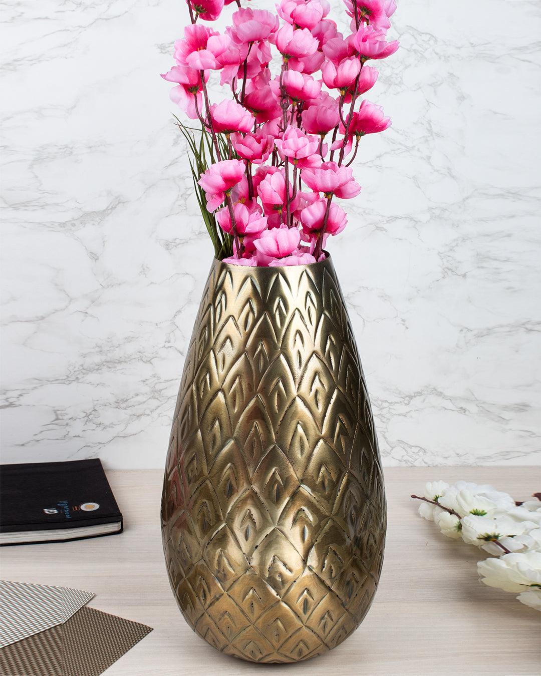 Market99 Table Flower Vase, Hammered Finish, Golden Colour, Mild Steel - MARKET 99