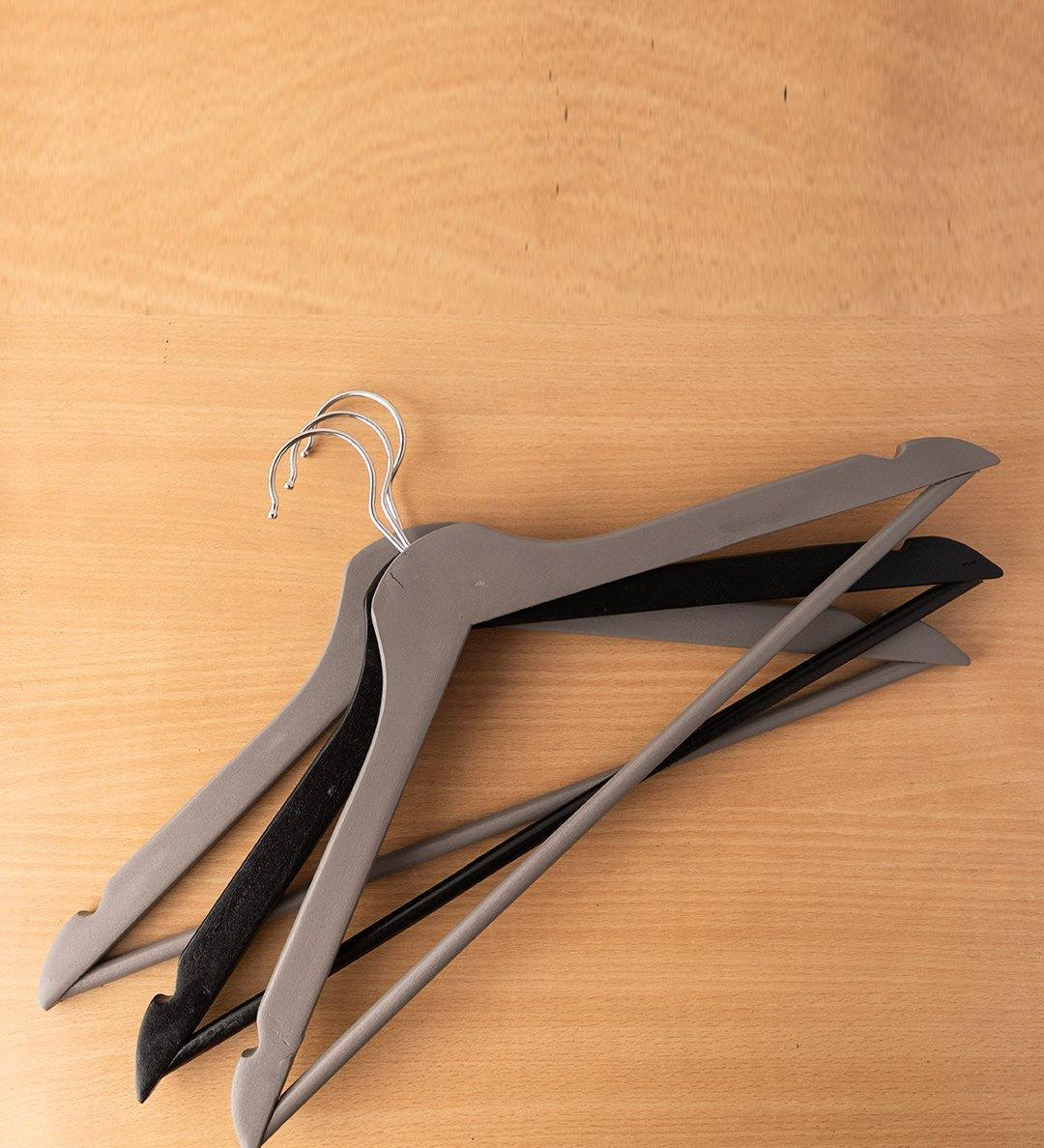 Market99 Wood Hanger, Assorted Colours, Wood, Set of 3 - MARKET 99