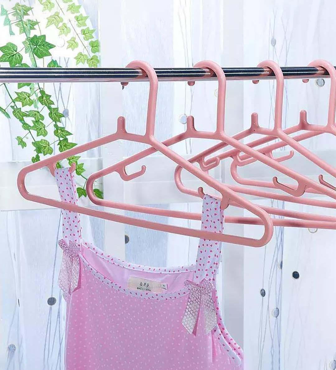 Plastic, Cloth Hanger Set Of 4 Pcs, Plain, Glossy : Finish, Multicolor
