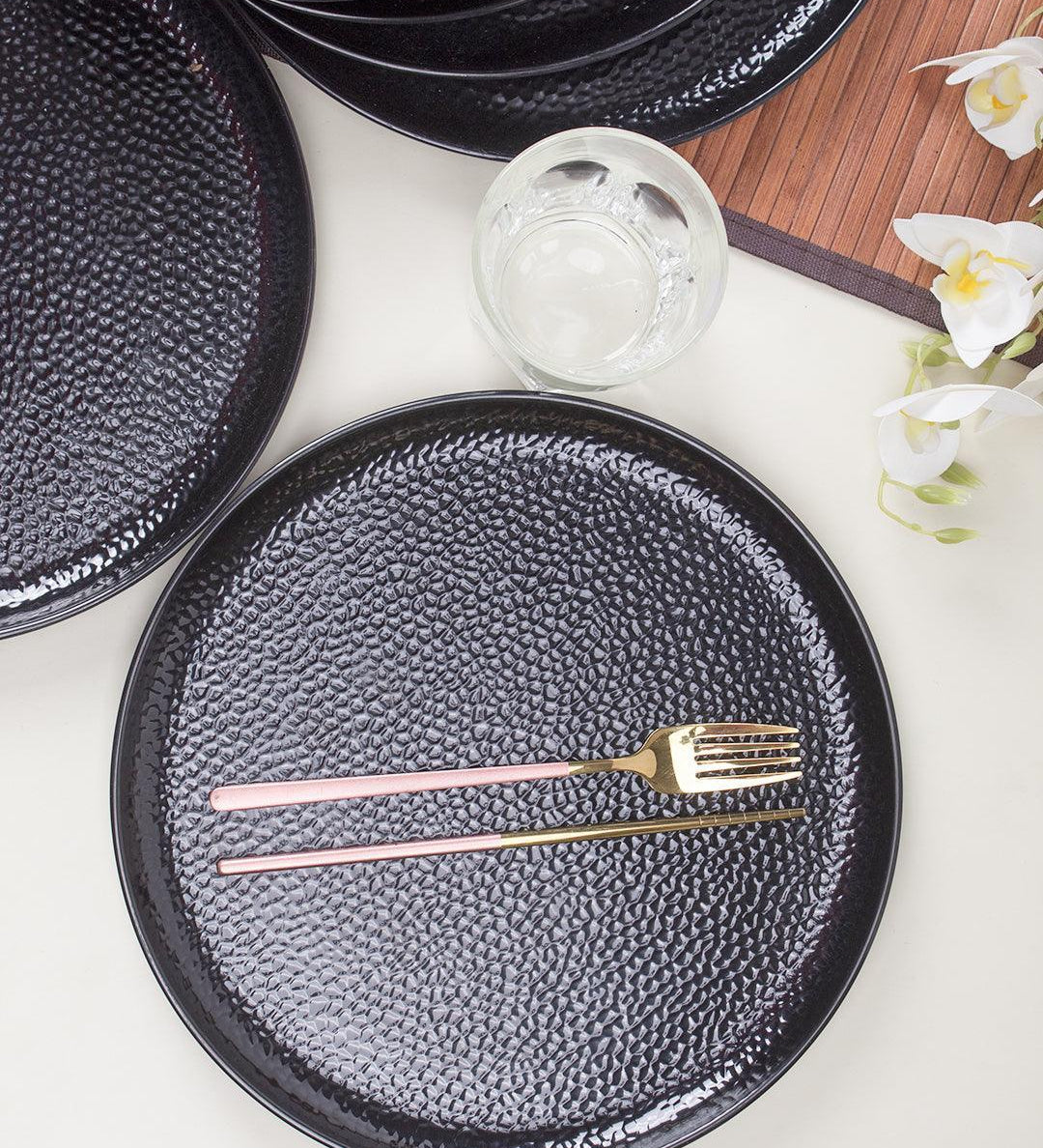 Round Full Plates, Black, Hammered Melamine, Pack Of 6 - MARKET 99