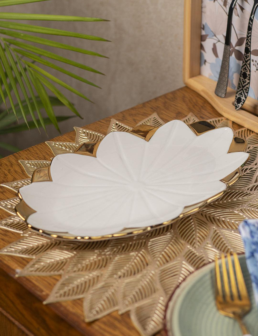Antique Off White Ceramic Oval Serving Dish - 26 x 16 x 4CM - 1